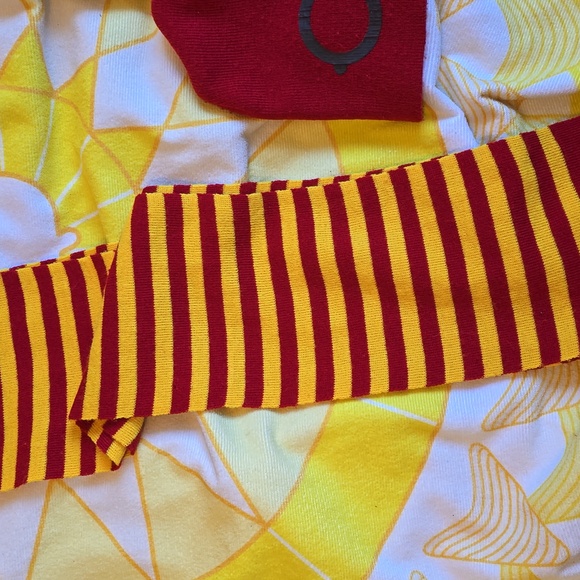 GUC - Harry Potter Hat and Scarf Set in Yellow and Red for Kids (Unisex) - Picture 5 of 13